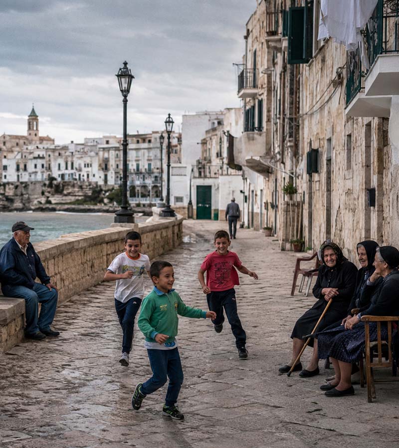 Vieste, promontorio di roccia bianca sul mare del Gargano