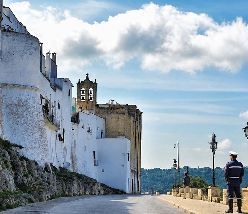Ostuni, la città bianca vista dal basso